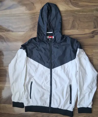 Cortaviento Nike bicolor con capucha - miniatura 1