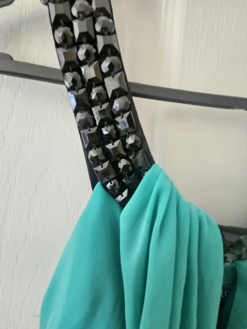 Vestido largo turquesa con detalles negros - 2