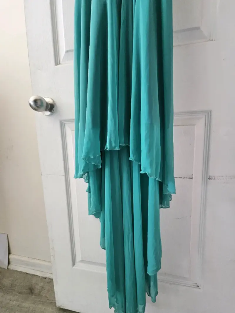 Vestido largo turquesa con detalles negros - 3