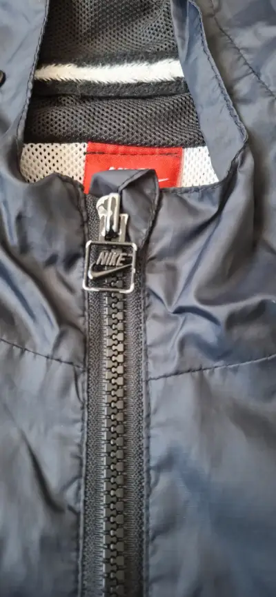 Cortaviento Nike bicolor con capucha - miniatura 3