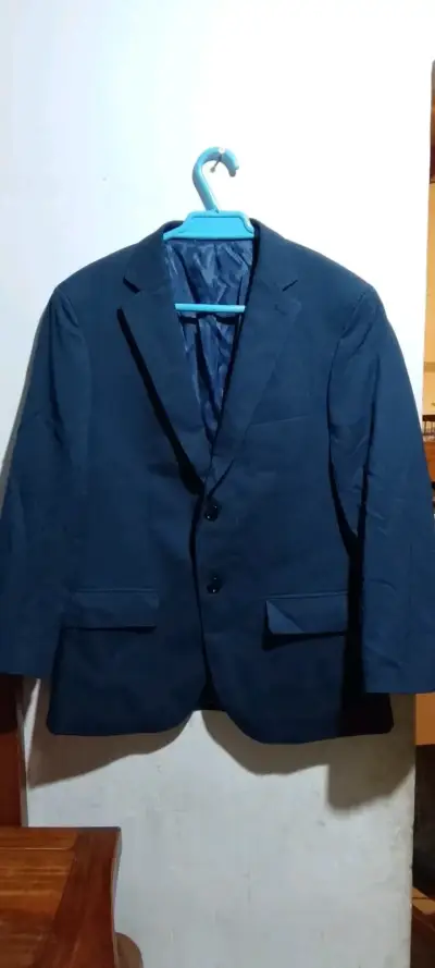 Traje azul marino para hombre en buen estado - miniatura 1