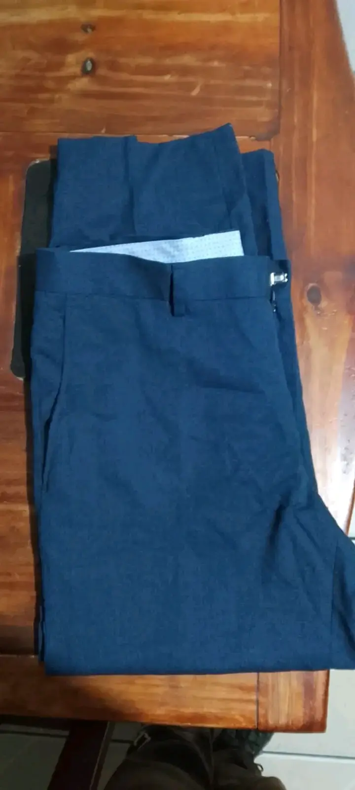 Traje azul marino para hombre en buen estado - 2