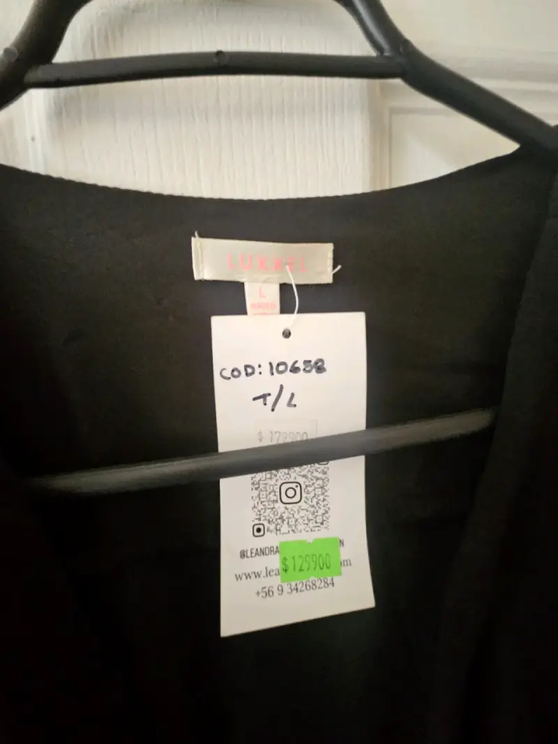 Vestido negro elegante Leandra Bello - 2