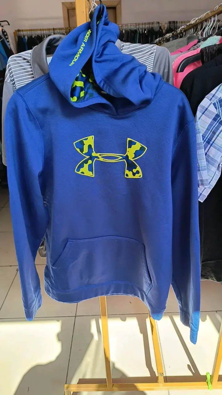 Polerón azul Under Armour con capucha