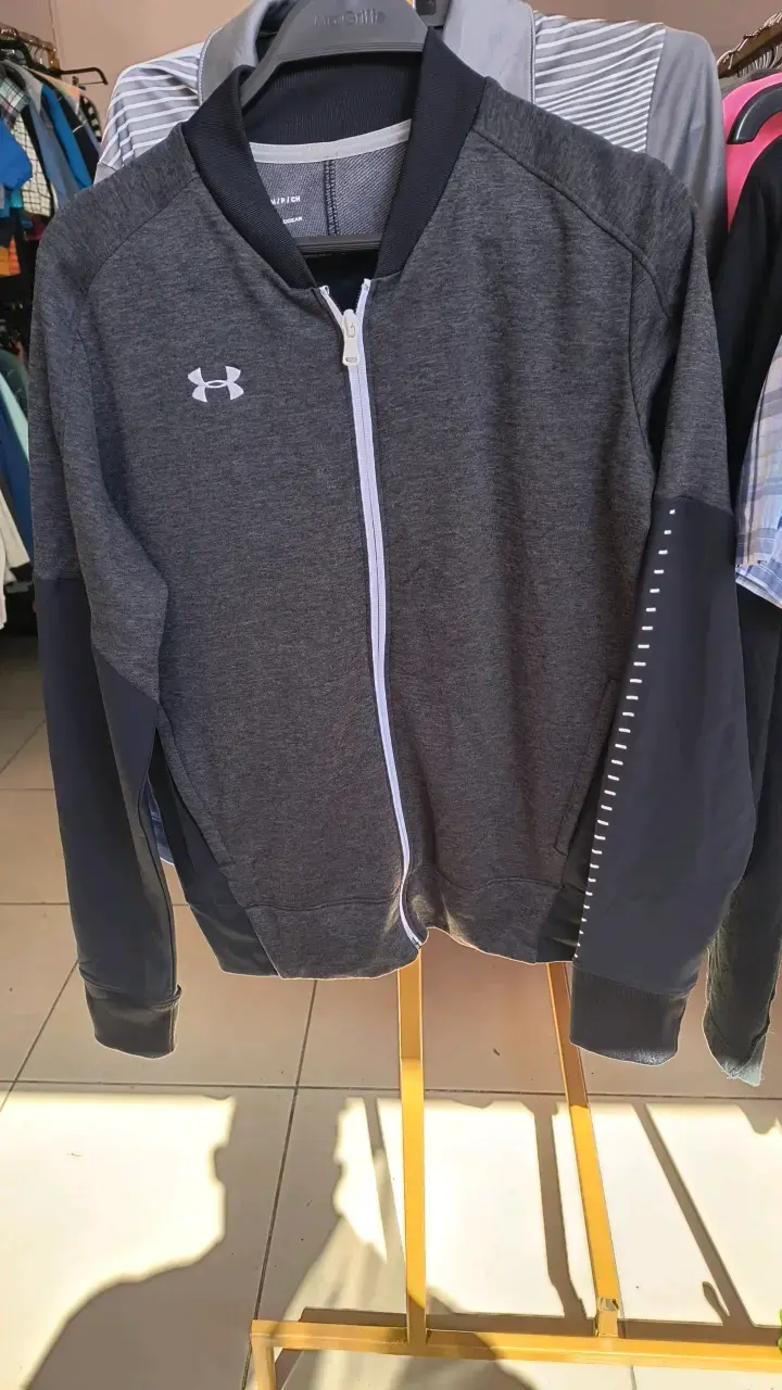 Chaqueta deportiva gris Under Armour para hombre