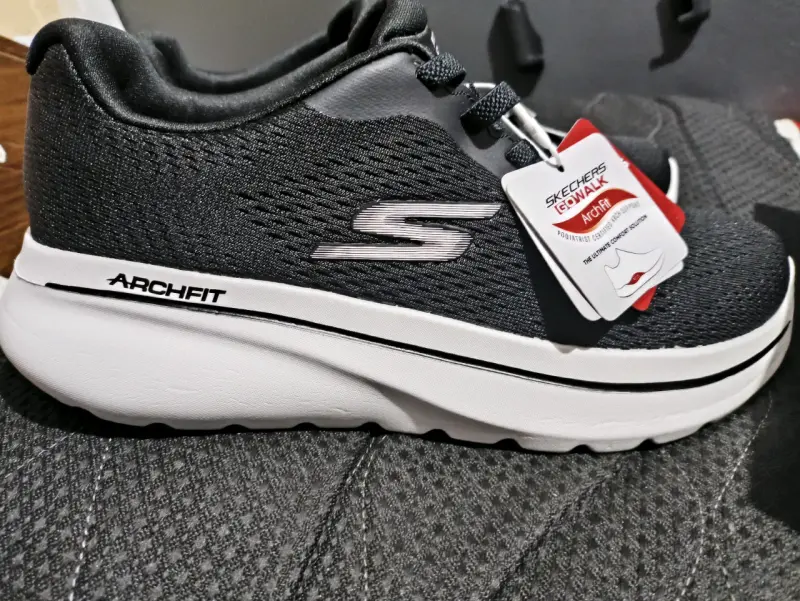Zapatillas Skechers Go Walk Arch Fit negras para hombre - 1