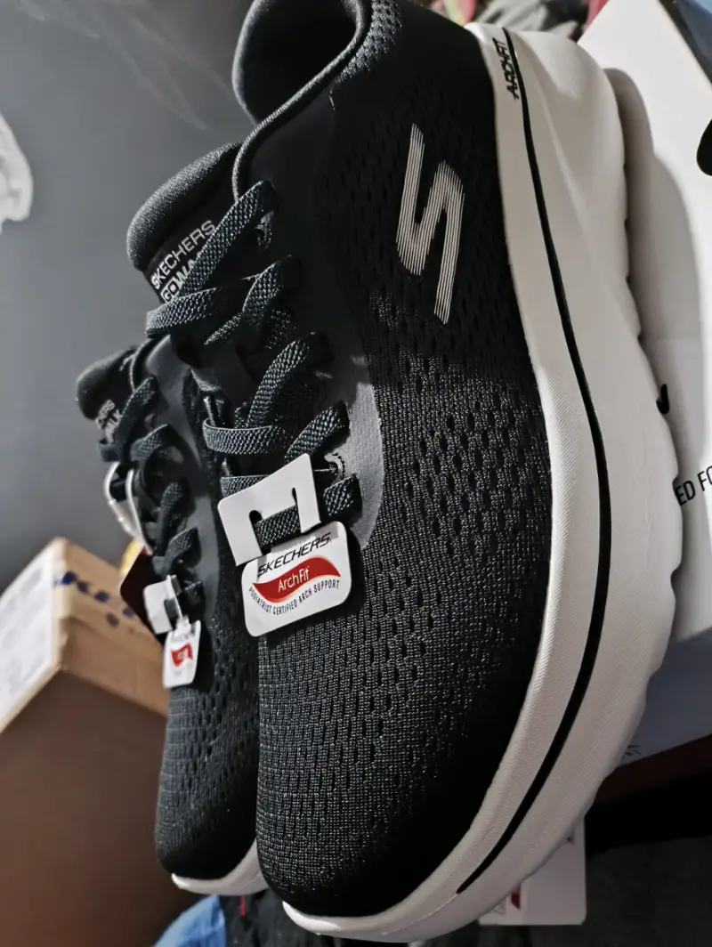 Zapatillas Skechers Go Walk Arch Fit negras para hombre - 3