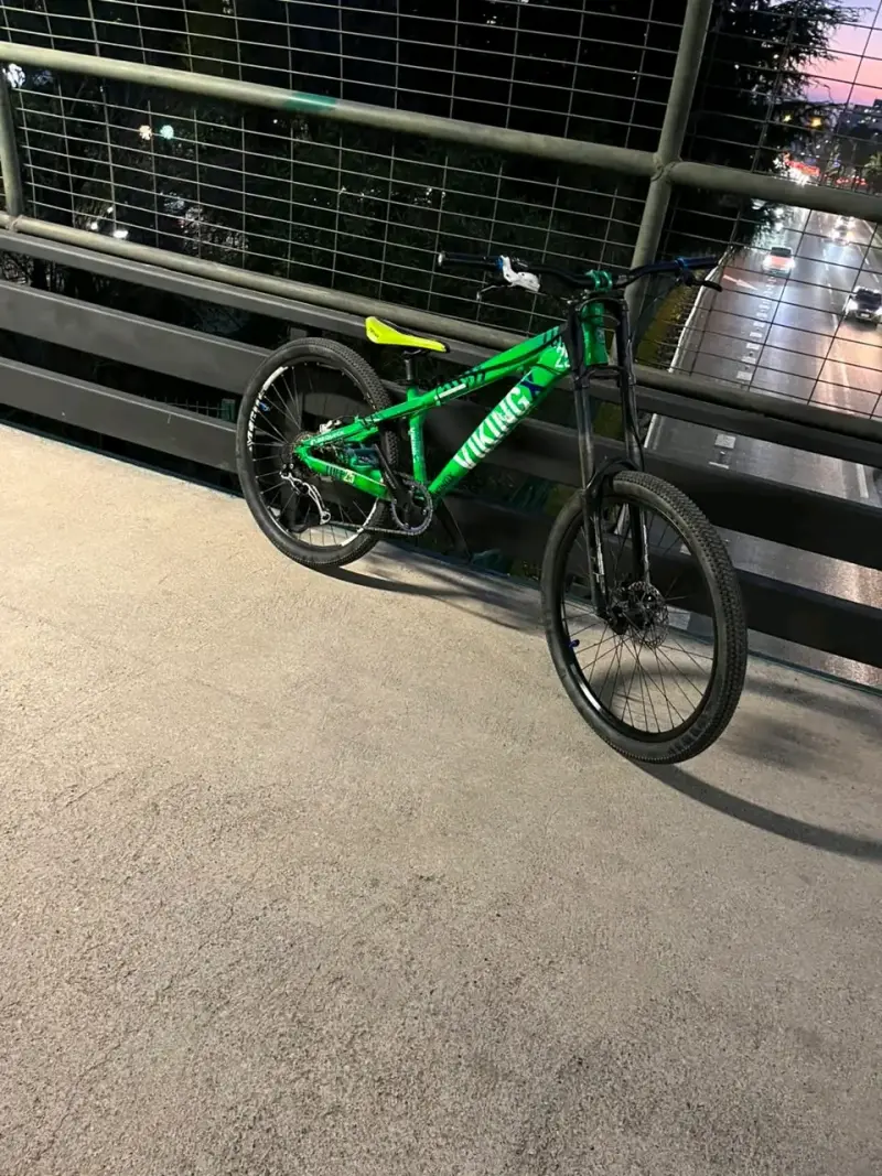 Bicicleta de montaña verde Viking en buen estado - 4