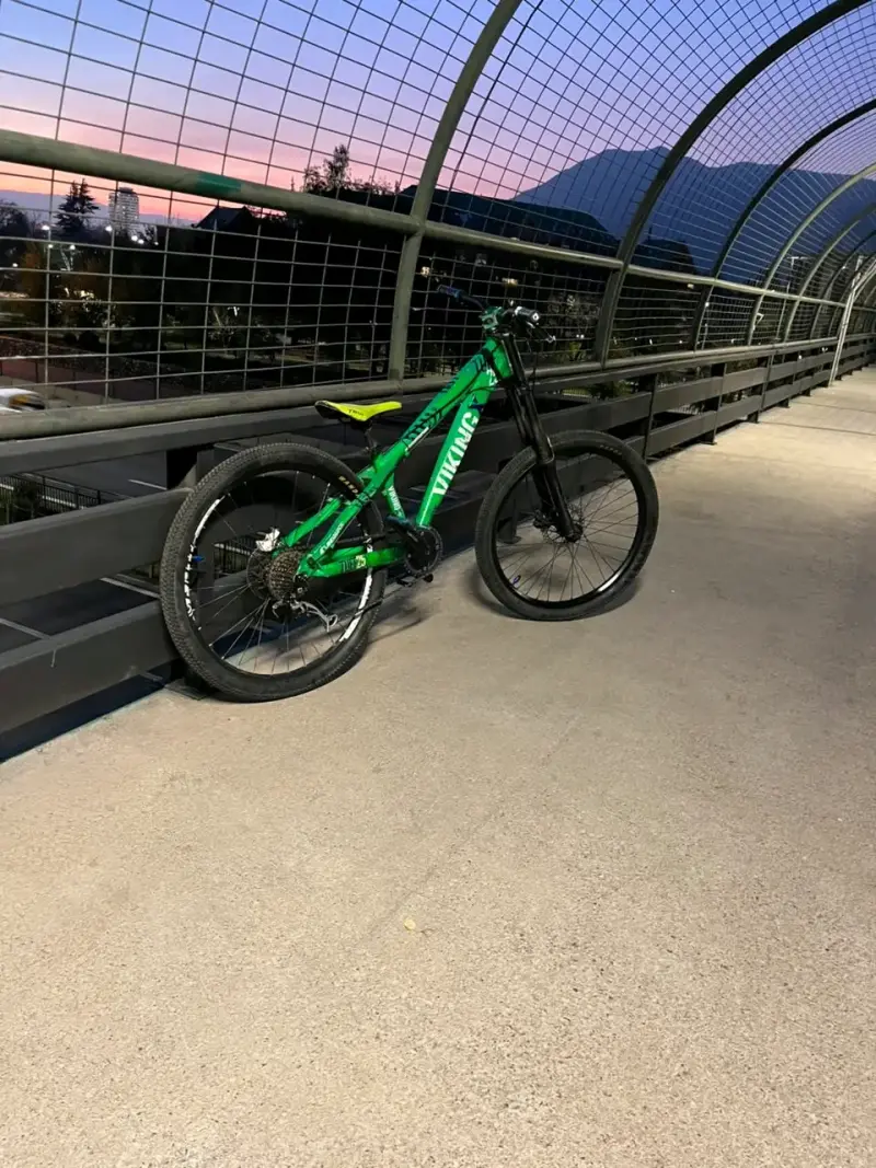Bicicleta de montaña verde Viking en buen estado - 5