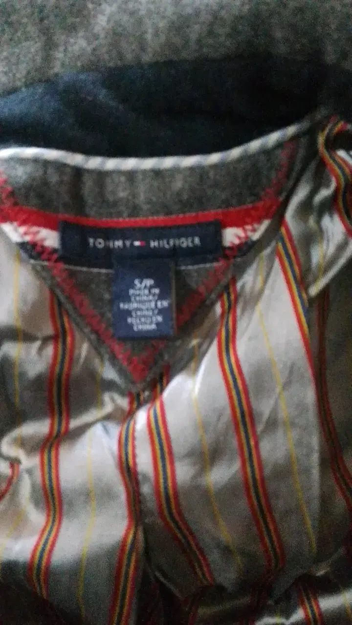 Abrigo azul Tommy Hilfiger con solapas grises - 2