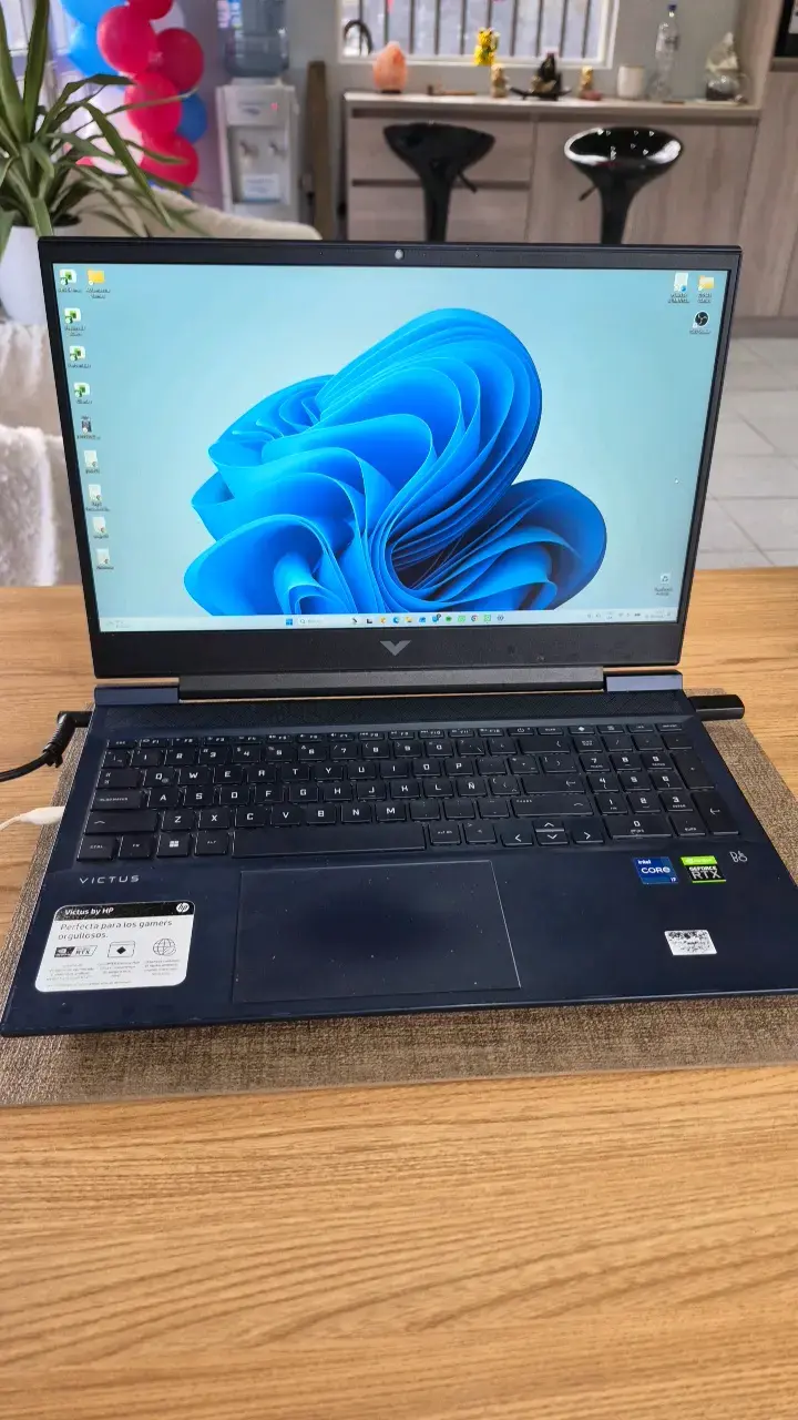 Laptop HP Victus Intel Core i7 con NVIDIA RTX - 2