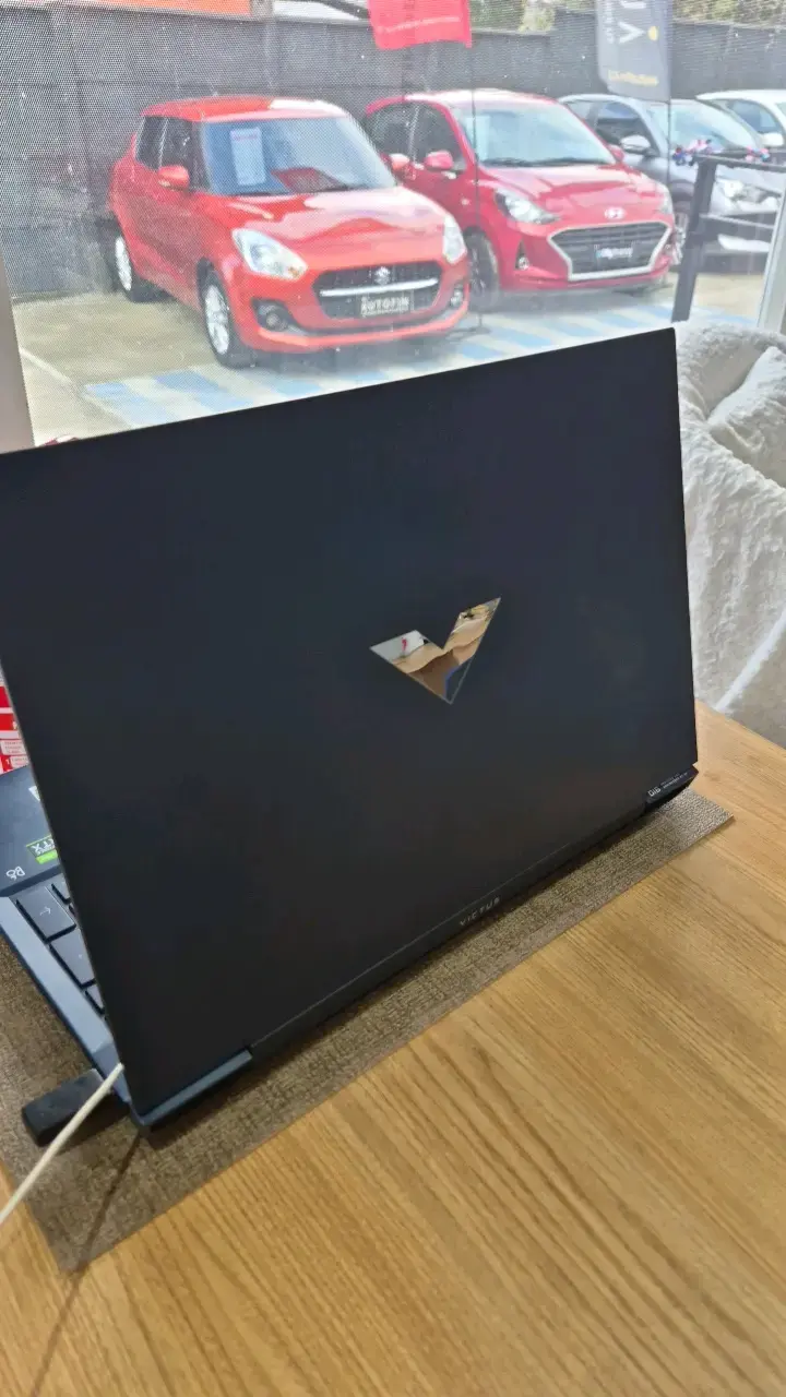 Laptop HP Victus Intel Core i7 con NVIDIA RTX - 3
