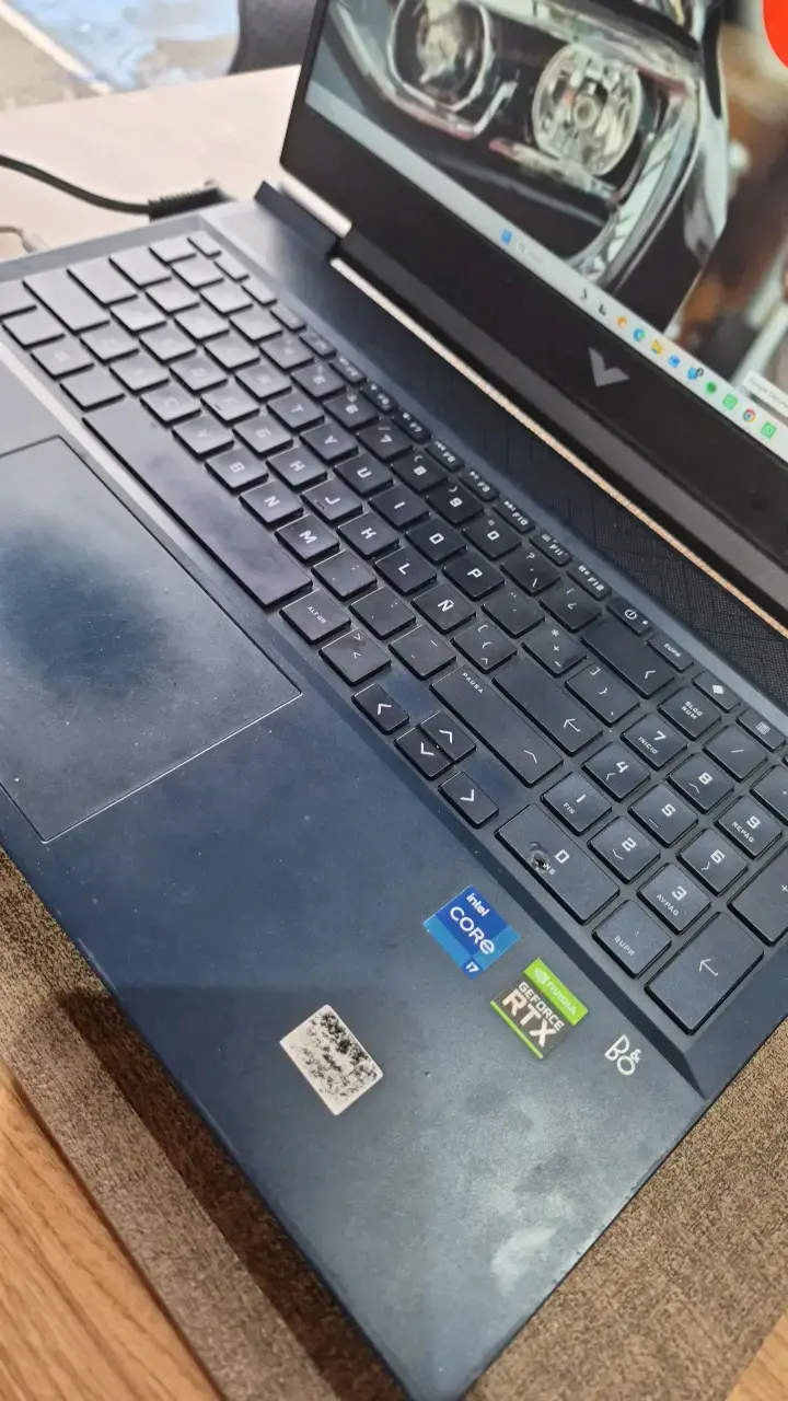 Laptop HP Victus Intel Core i7 con NVIDIA RTX - 4