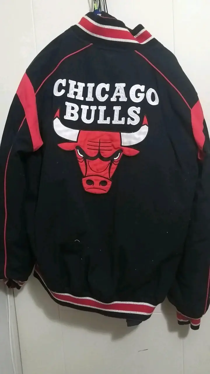 Chaqueta Chicago Bulls reversible negra y roja - 2