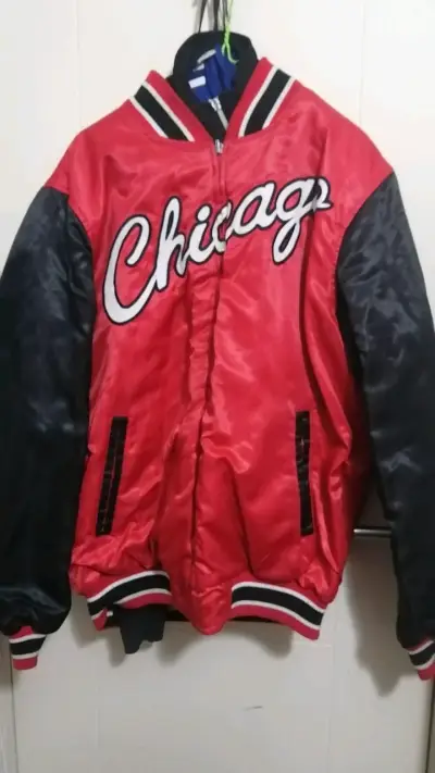 Chaqueta Chicago Bulls reversible negra y roja - miniatura 3
