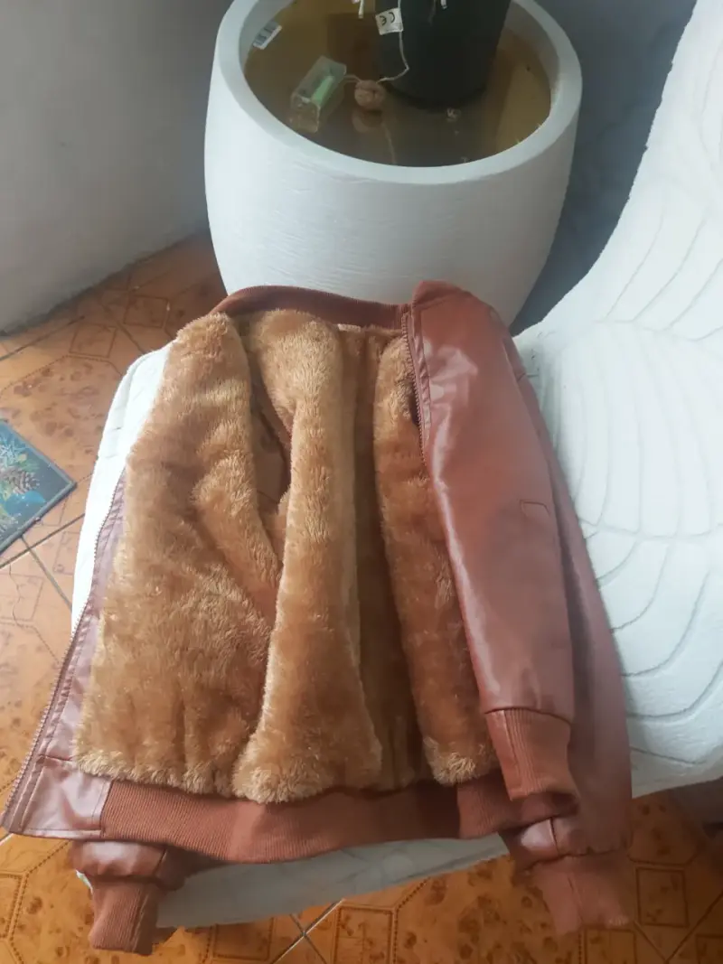Chaqueta de cuero sintético con forro de piel - 1