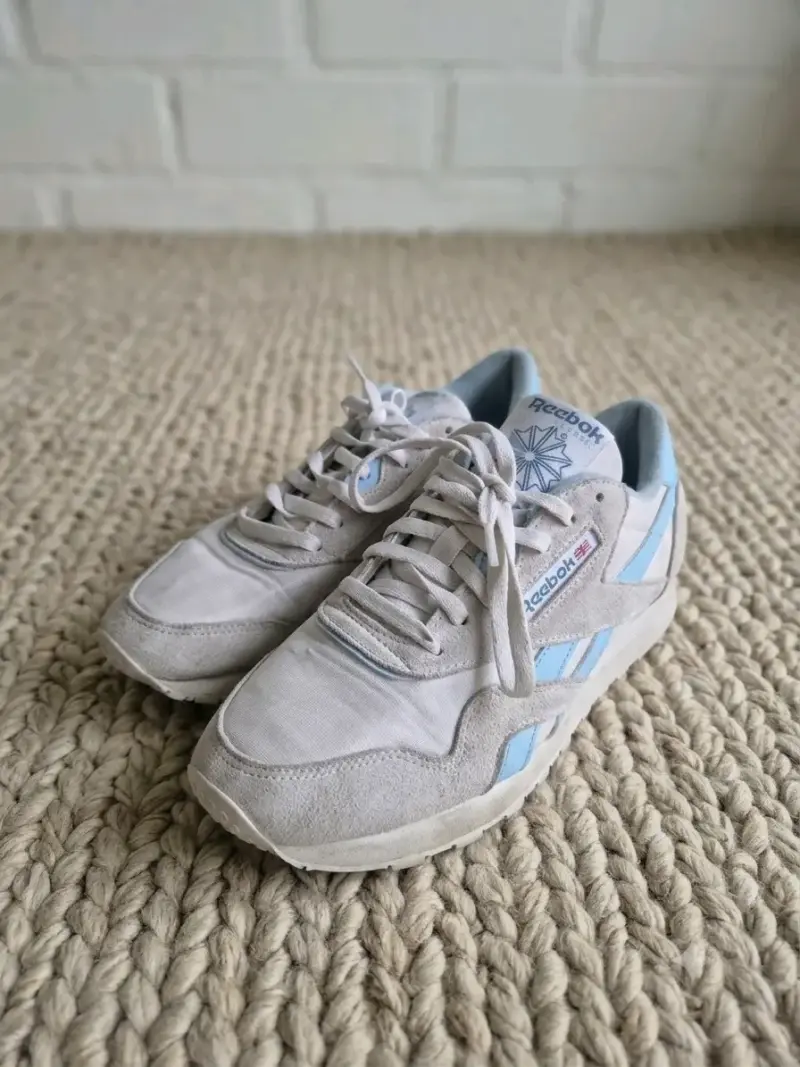 Zapatillas Reebok Classic grises y celestes