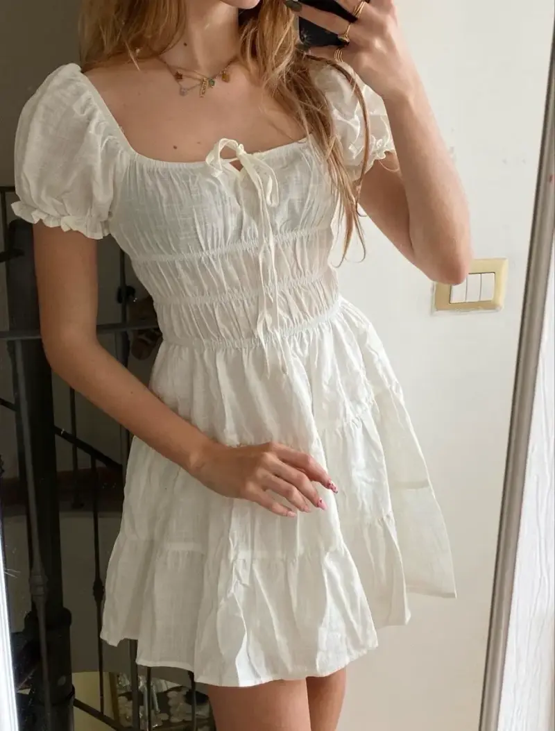 Vestido blanco corto con mangas abullonadas - 2