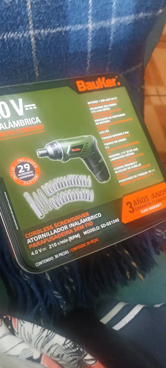 Atornillador inalámbrico Bauker con accesorios - 1