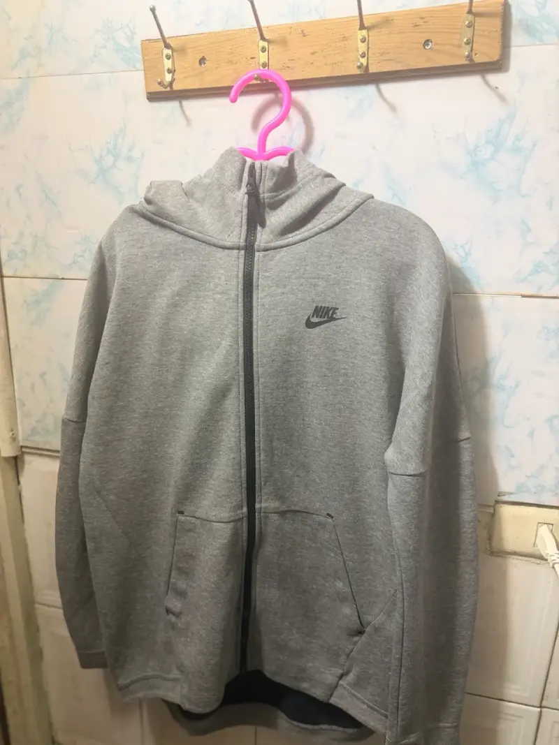 Polerón con capucha gris Nike para hombre - 2