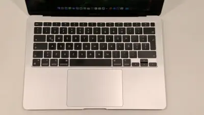 MacBook Air 13 pulgadas en excelente estado - miniatura 5