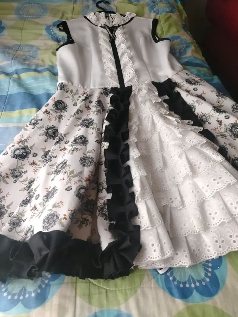 Vestido elegante con encaje y flores para mujer - 1