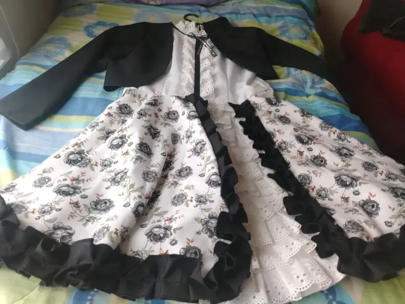 Vestido elegante con encaje y flores para mujer - 2