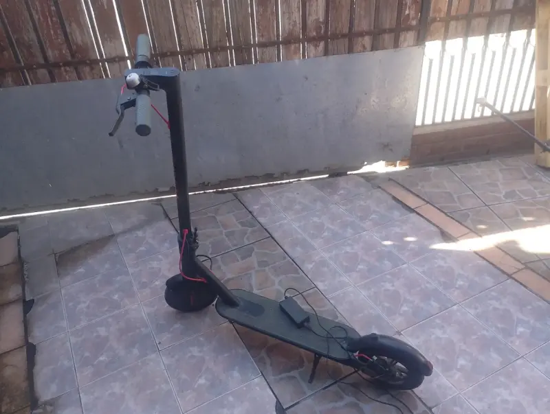 Scooter eléctrico en perfectas condiciones - 1