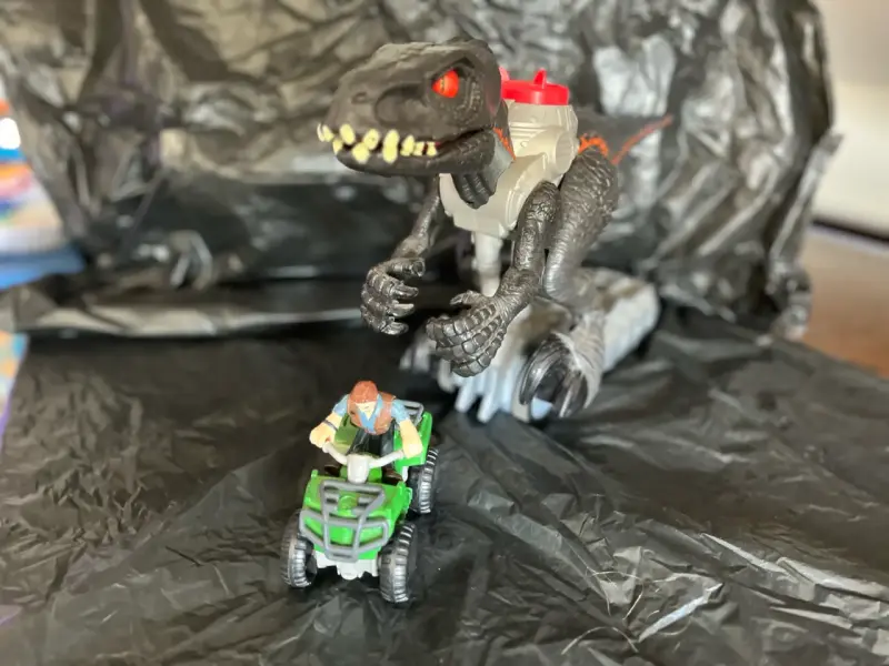 Indoraptor Jurassic World Motorizado de Imaginext - 2