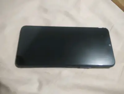 Smartphone Vivo con cámara dual y pantalla grande - miniatura 2
