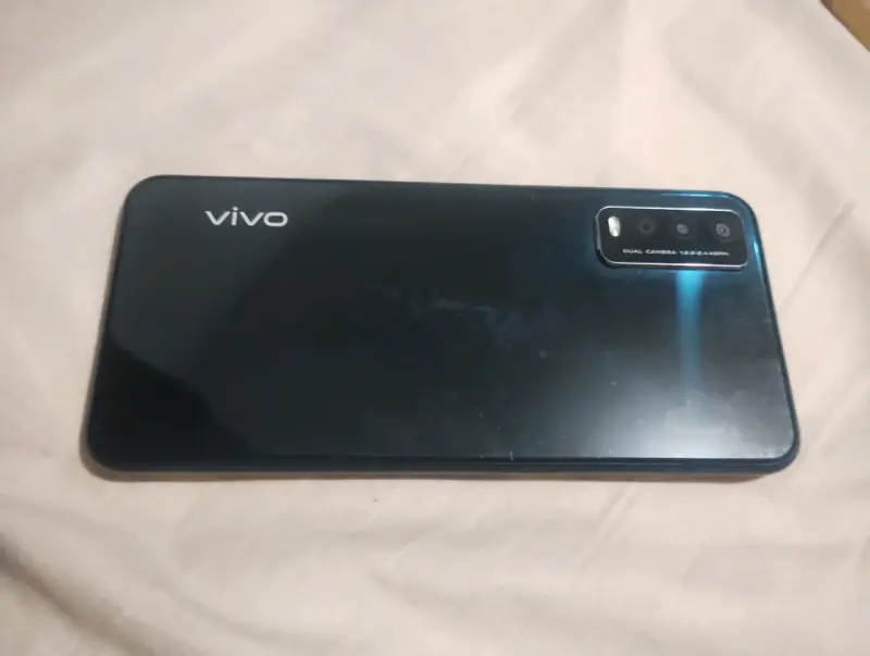 Smartphone Vivo con cámara dual y pantalla grande - 3