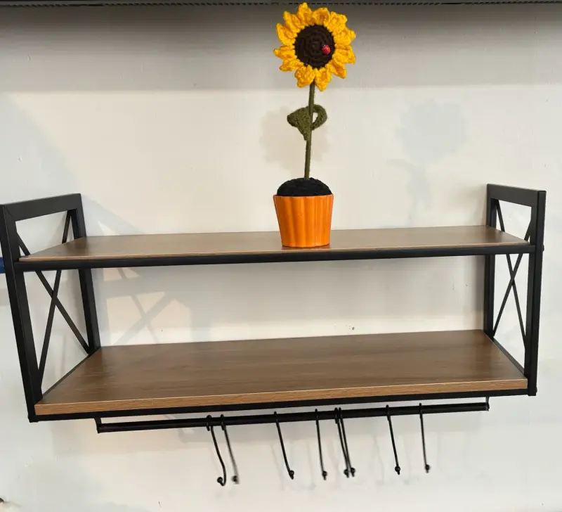 Estante de pared con diseño moderno y ganchos - 2