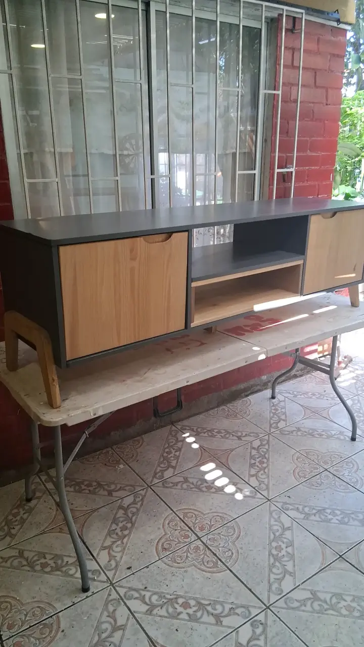 Mueble de TV moderno con puertas de madera - 3