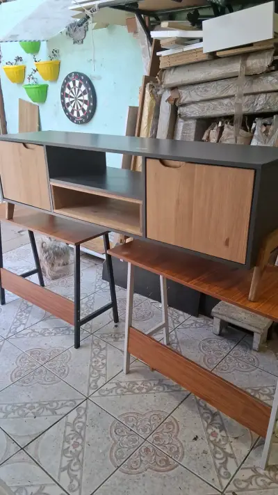 Mueble de TV moderno con puertas de madera - miniatura 5