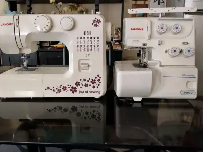 Máquinas de coser Janome 311 y 8002D con alimentación diferencial - miniatura 1