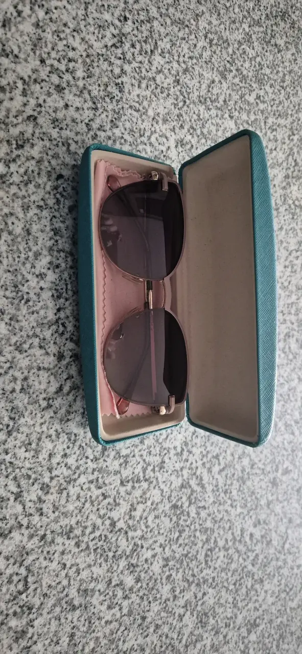 Gafas de sol con estuche y paño de limpieza - 4