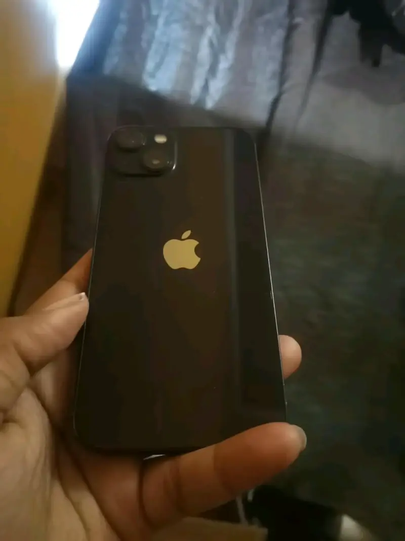 iPhone 13 en buen estado - 1