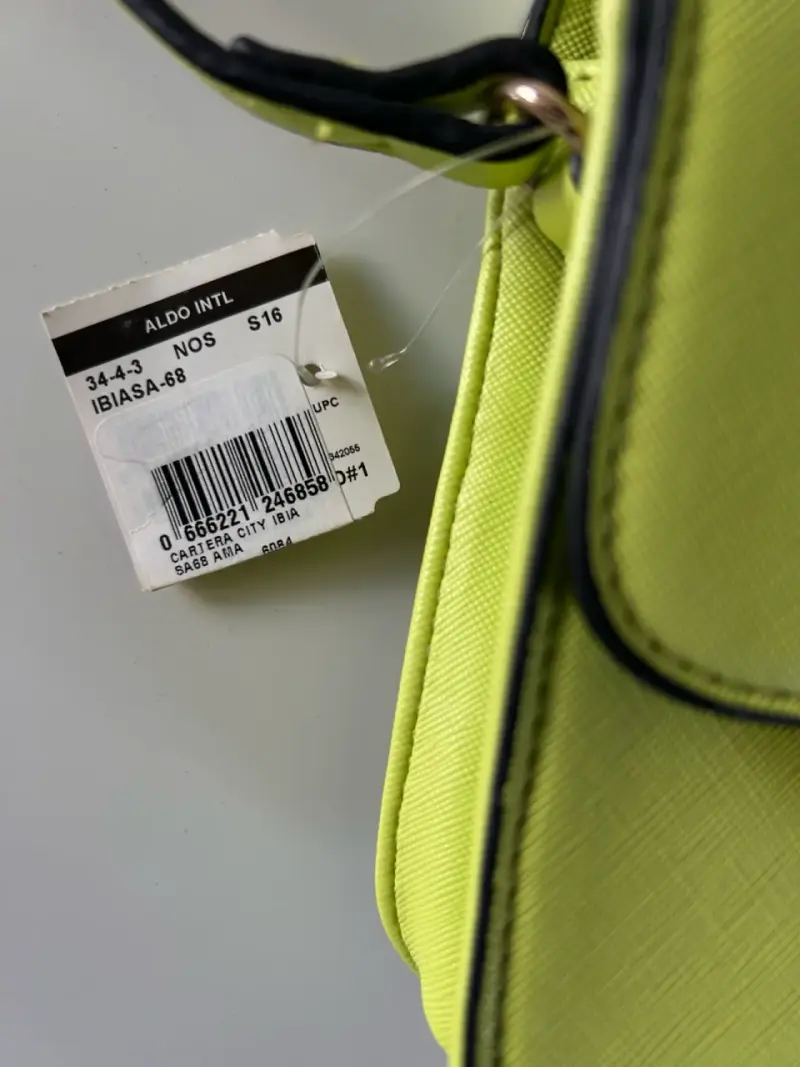 Cartera verde lima con placa dorada Aldo - 2