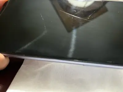 iPhone 11 en buen estado color lila - miniatura 5