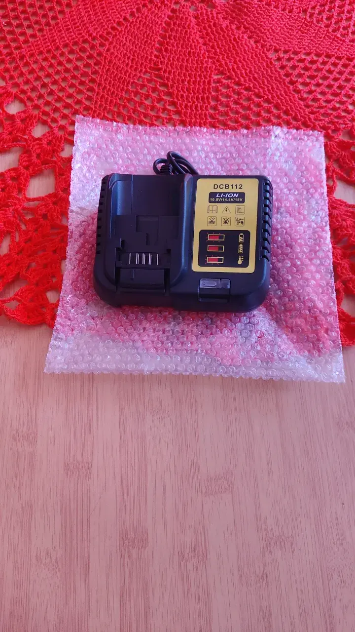 Cargador de batería DeWalt DCB112 para herramientas