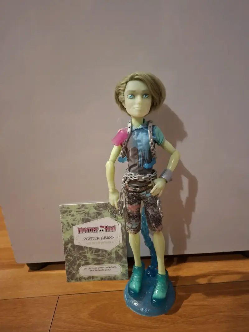 Muñeco Monster High Porter Geiss - 2