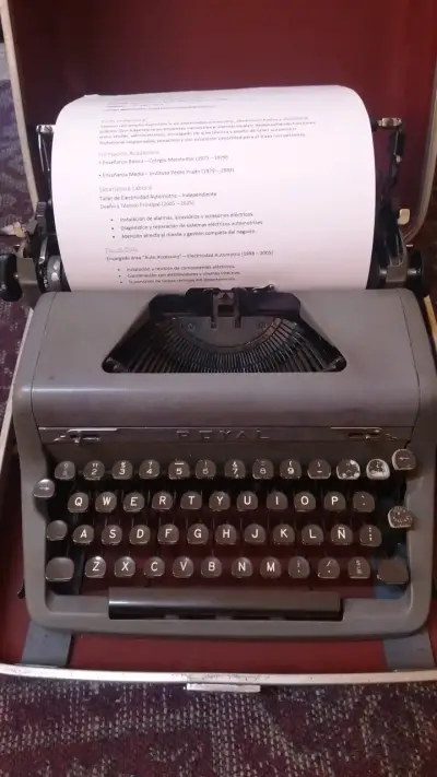 Máquina de escribir Royal Quiet De Luxe vintage - miniatura 2