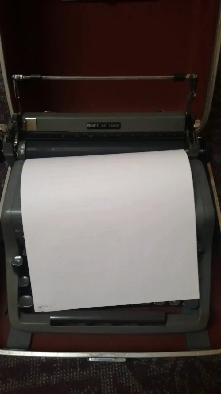 Máquina de escribir Royal Quiet De Luxe vintage - 3