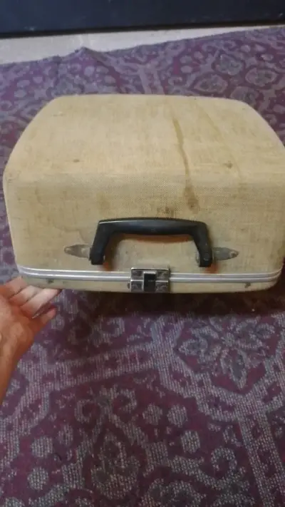 Máquina de escribir Royal Quiet De Luxe vintage - miniatura 4