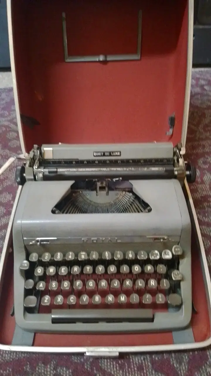 Máquina de escribir Royal Quiet De Luxe vintage - 5