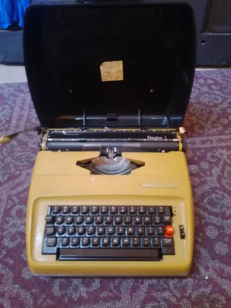 Máquina de escribir eléctrica Smith Corona amarilla - 2