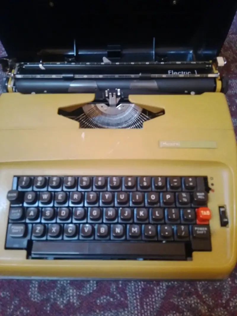 Máquina de escribir eléctrica Smith Corona amarilla - 3