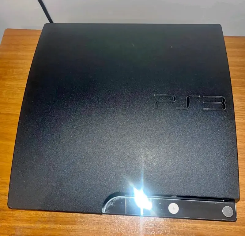 Consola PS3 con juegos y controles - 1