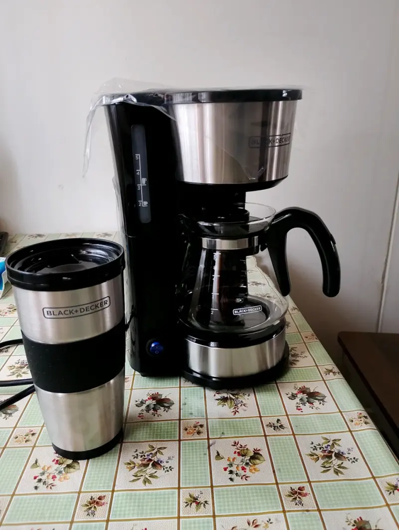 Cafetera Black+Decker 4 en 1 con Taza Térmica - 1