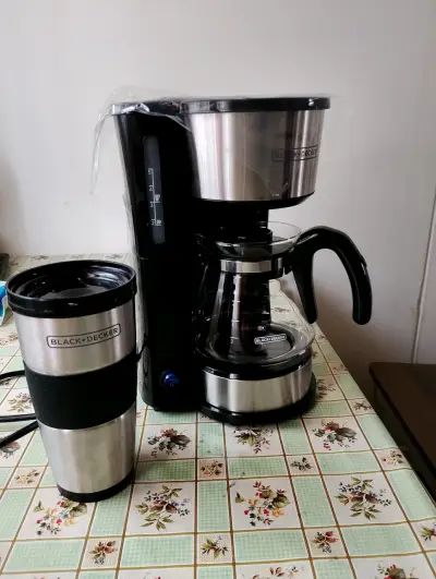 Cafetera Black+Decker 4 en 1 con Taza Térmica - miniatura 1